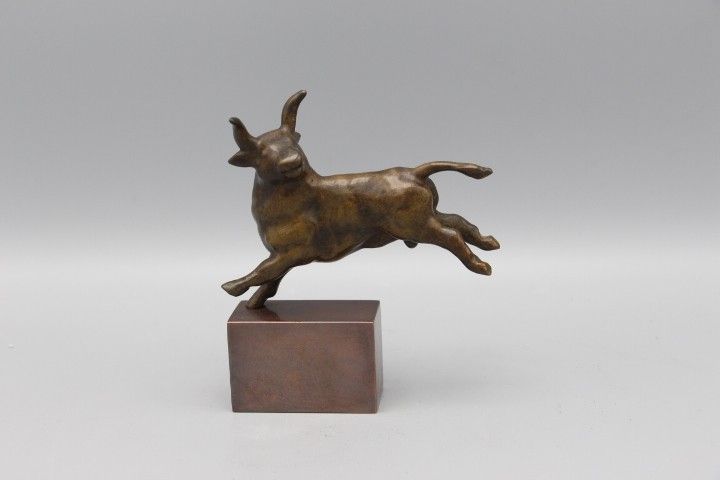 loek bos  stier   kleine versie  bronsx12x4 cm. 435 00  16