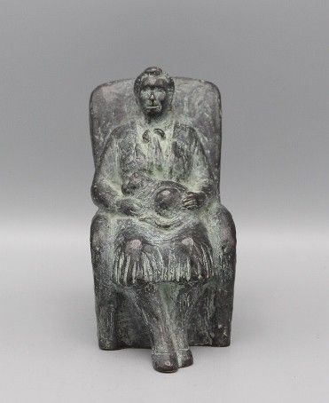 karin beek  moe in stoel  brons  hoogtex8x13 cm. e. 850 00       4  1009