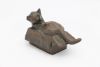 loek bos kat in doos  brons x12x6 cm. 270 00  3  1365