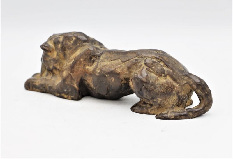 monica  panthaleon  leeuw  brons x5x20  cm. 750 00  2 2805