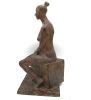 AMIRAN DJANASHVILI  Zittend met knotje  brons x20x23 cm. 2900 00  4 3484