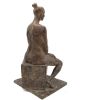 AMIRAN DJANASHVILI  Zittend met knotje  brons x20x23 cm. 2900 00  7 3487