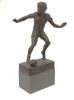 LOEK BOS  Aan de bal  ontwerp Aad Mansfeld monument  Den Haag  brons x20x25 cm. 2100 00  2 3549