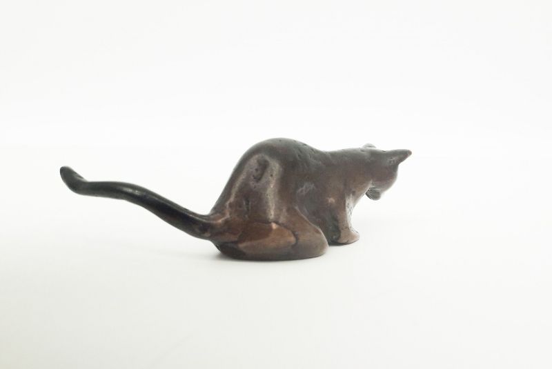 MARINA VAN DER KOOI  Poes  brons x6x9 cm. 50 00  4669