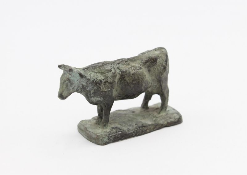 klein koetje  groen gepatineerd  bronsx3x9 cm.  e. 440 00 2  686