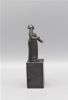 jan leeuwenburgh  zangeres  brons  oplage   hoog 12 cm.  2  745